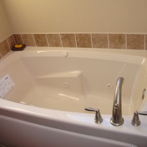 Riverwood in Detroit Lakes, bathtub