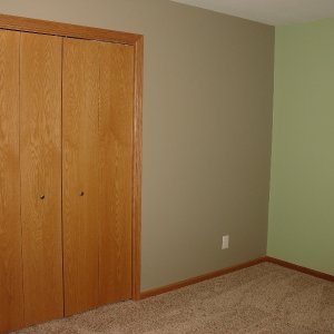 Cavalier in Decorah, bedroom closet