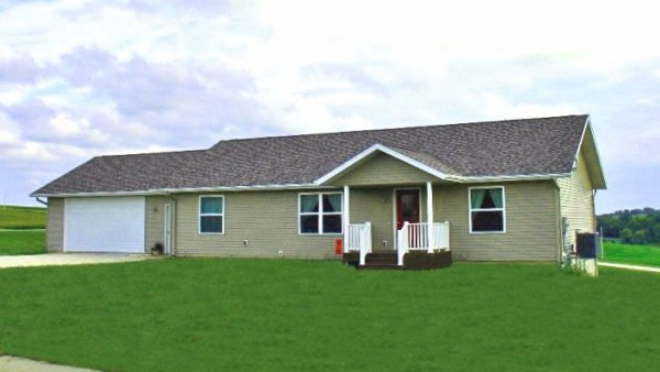 Cavalier in Decorah, exterior